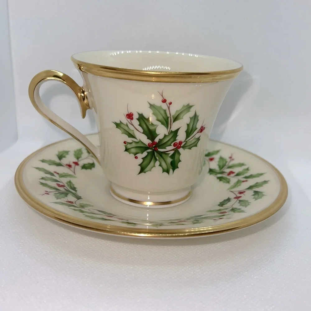 LENOX HOLIDAY FOOTED TEACUP AND SAUCER VINTAGE CHINA HOLLY & BERRIES